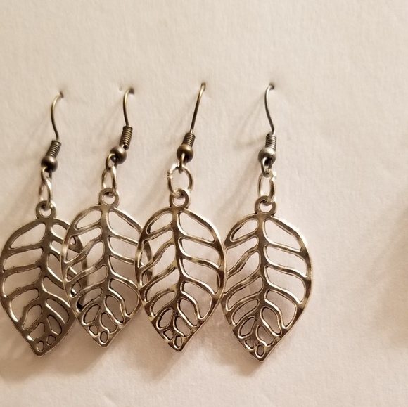 Dangling earrings - Picture 1 of 4